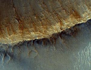 HiRISE - West Candor